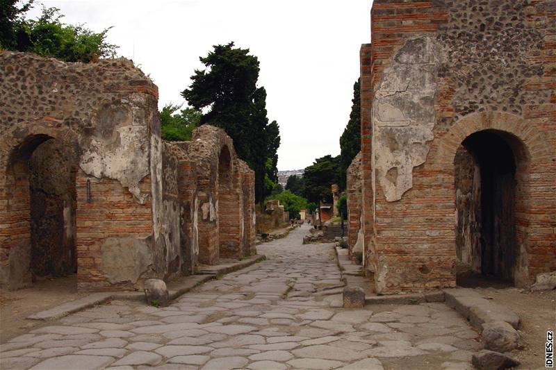 Jedna z mnoha odváných erotických fresek v italských Pompejích