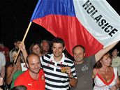 P�íjezd zlatého st�elce z Pekingu Kosteleckého do Holasic k rodi��m