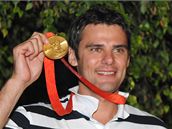 P�íjezd zlatého st�elce z Pekingu Kosteleckého do Holasic k rodi��m