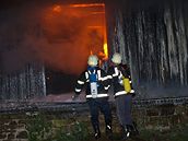 Po�ár zni�il sklad textilu na nádra�í v Tet�icích na Brn�nsku