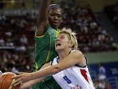 Hana Machová (v bílém), Nagnouma Coulibalyová. 