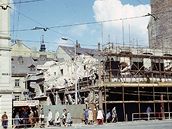 Bourání Domu hedvábí, který ustoupil stanici M�stek, 1974