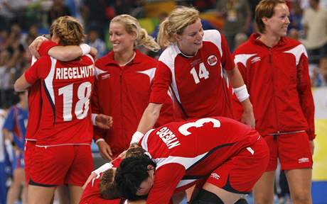 Házenkáky Norska se radují z postupu do finále.