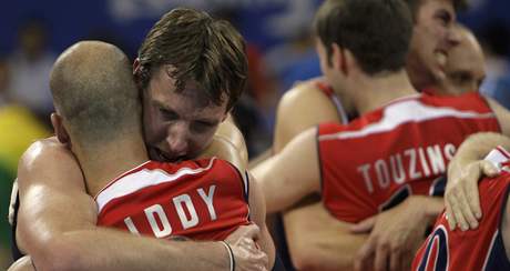 Amerití volejbalisté se radují z olympijského zlata