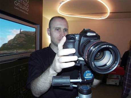 Produktový manaer Canonu pedstavuje novinku EOS 50D