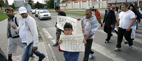 Romové po útoku svolali demonstraci proti rasismu.