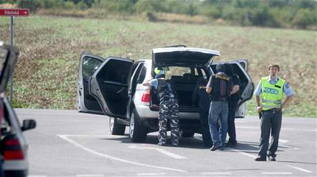 Zásah policie ve Vestci u Prahy (22.8.2008)