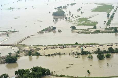 Indii zashly zplavy. Ve stt Bihr vyhnaly z domov na 3,5 milionu lid.