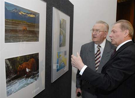 Bývalý prezident Ková (vlevo) s exprezidentem Schusterem