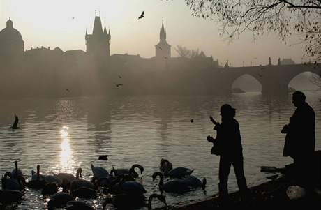 Teploty pes den dají vzpomenout na konící letní prázdniny, rána ale u budou chladná. Ilustraní foto