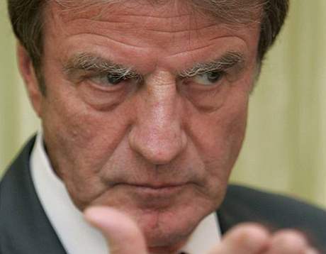 Francouzský ministr zahranií Bernard Kouchner nevyluuje vojenský konflikt s Íránem