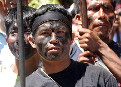 Tisíce peruánských indián protestovaly proti zákonm umoujícím snadný výkup jejich pdy taskými spolenostmi. Ilustraní foto