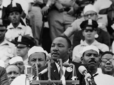 Martin Luther King svým projevem zburcoval celou zemi a vládu pinutil eit rasovou diskriminaci ernoch.