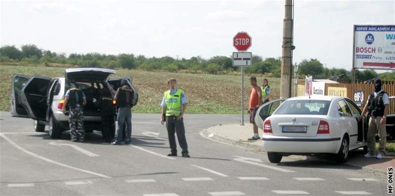 Zásah policie ve Vestci u Prahy (22.8.2008)