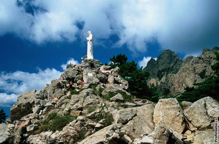 Legendární GR20 napříč Korsikou: na téměř 200 km vás čeká převýšení přes 10 000 m