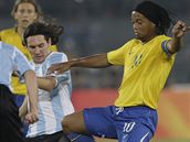 Argentina - Brazílie, Ronaldinho (vpravo), Messi