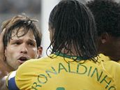 Brazílie - Belgie: brazilská radost Diega (vlevo), Ronaldinha a Joa