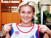 Barbora �potáková s dresem pro aukci