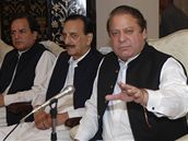 Naváz �aríf (úpln� vlevo) ohla�uje odchod z vlády