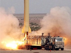 Klasick start rakety Shahab 3 ve vojenskch podmnkch