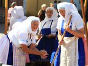 Ve Vykov slavili doínky. Tetky z Jeova stloukaly máslo