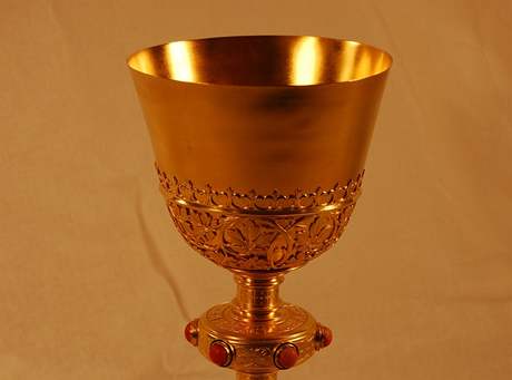 Mení pohár, který si nechal ze svých vyznamenání zhotovit Beda Dudík.