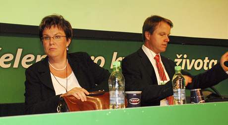 Místopedsedkyn zelených Dana Kuchtová a pedseda zelených Martin Bursík na sjezdu Strany zelených.