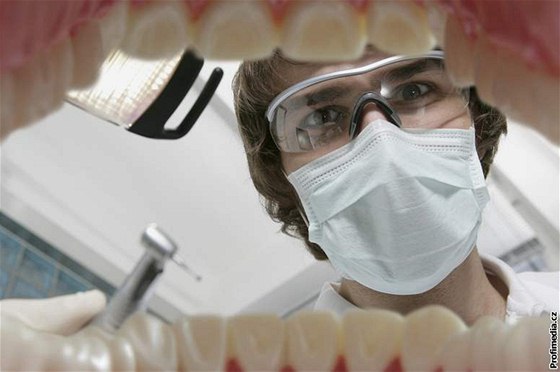 Zuba podezelý ze zneuití dívek se soudí s beneovskou nemocnicí. Ta mu prý dala výpov neprávem. Ilustraní foto