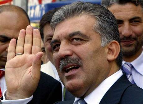 Turecký prezident Abdullah Gül omilostnil dvaaosmdesátiletého bývalého politika.