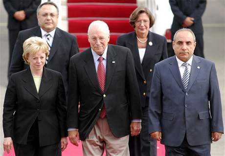 Americký viceprezident Cheney po píletu do Ázerbajdánu (3. záí 2008)