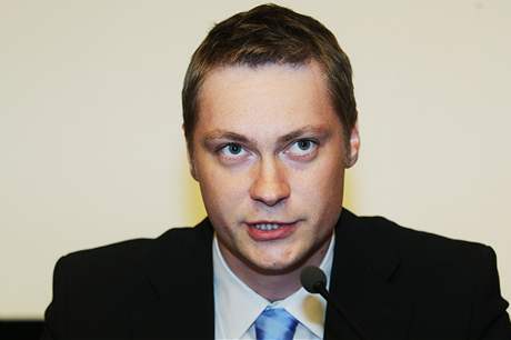 Poslanec Morava na tiskové konferenci komentuje sloení mandátu.