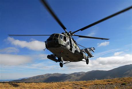 V Pyrenejích se ped asem pipravovali na misi v Afghánistánu také etí piloti vrtulník.