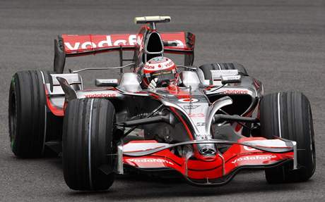 Heikki Kovalainen s vozem McLaren pi tréninku ped Velkou cenou Belgie.