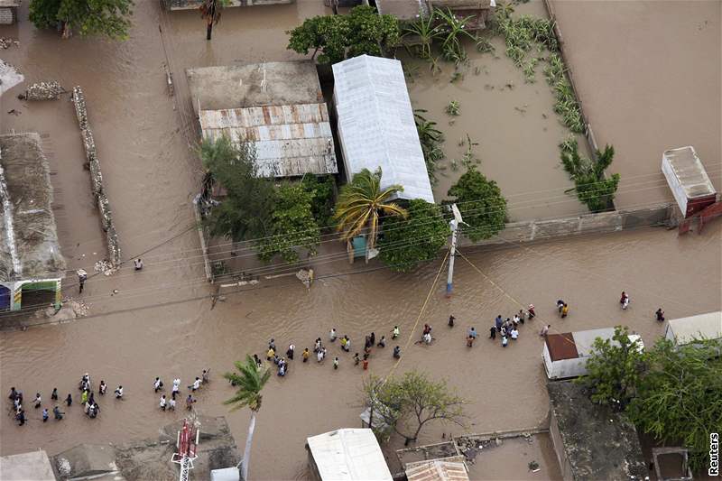 Tropická boue Hanna zasáhla v úterý Haiti a znovu umírali lidé.