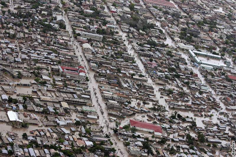 Tropická boue Hanna zasáhla v úterý Haiti a znovu umírali lidé.