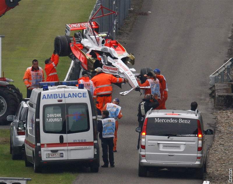 Fisichellv monopost Force India po havárii ve Spa
