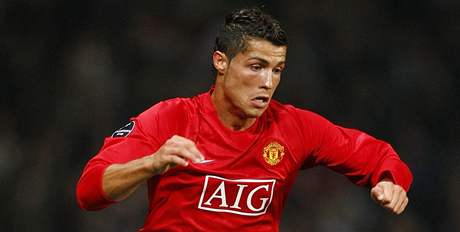 Poslední sezona v tomto dresu? V lét u by Ronaldo mohl oblékat bílé barvy Realu Madrid.