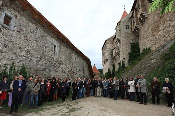 Na Perntejn slavnostn oteveli opravenou sýpku, která pi poáru v roce 2005 vyhoela