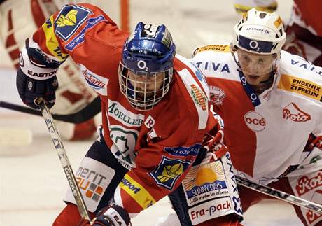 Pardubice - Slavia, Divíek nastoupil s ochranným koíkem ped obliejem