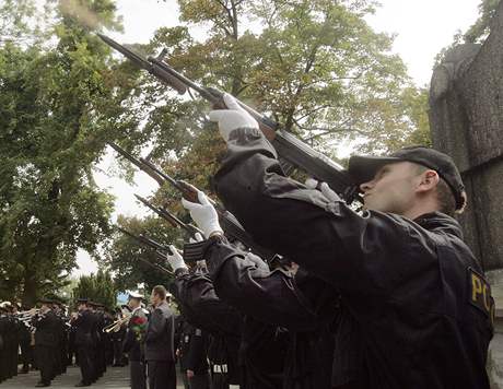 Poheb policisty zastelenho v Chomutov