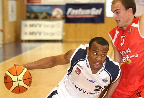 Basketbalisté Dína porazili Nymburk po devtadvaceti pedchozích porákách.