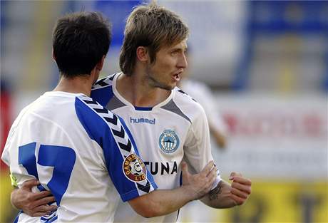 Autor dvou gól Jan Blaek (vpravo) z Liberce se raduje se spoluhráem Tomáem Jan.