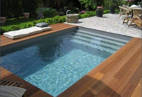 Zaputný bazén vypadá na zahrad skvle