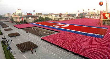 Severní Korea asto demonstruje svou sílu pi obrovských vojenských pehlídkách.