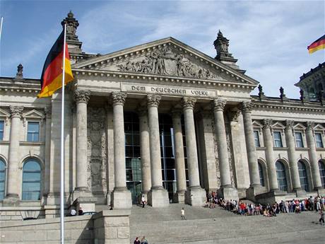 Berlín, Bundestag - Píznaný symbol nmeckých djin, na který se eká...