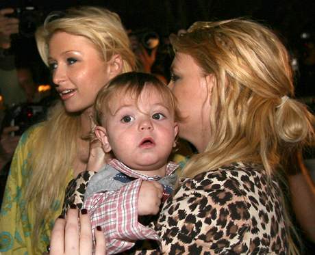 Paris Hiltonov a Britney Spears se svm synem 