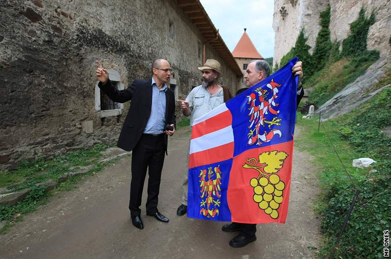 Na Perntejn v pátek slavnostn oteveli zrekonstruovanou sýpku, která vyhoela v roce 2005