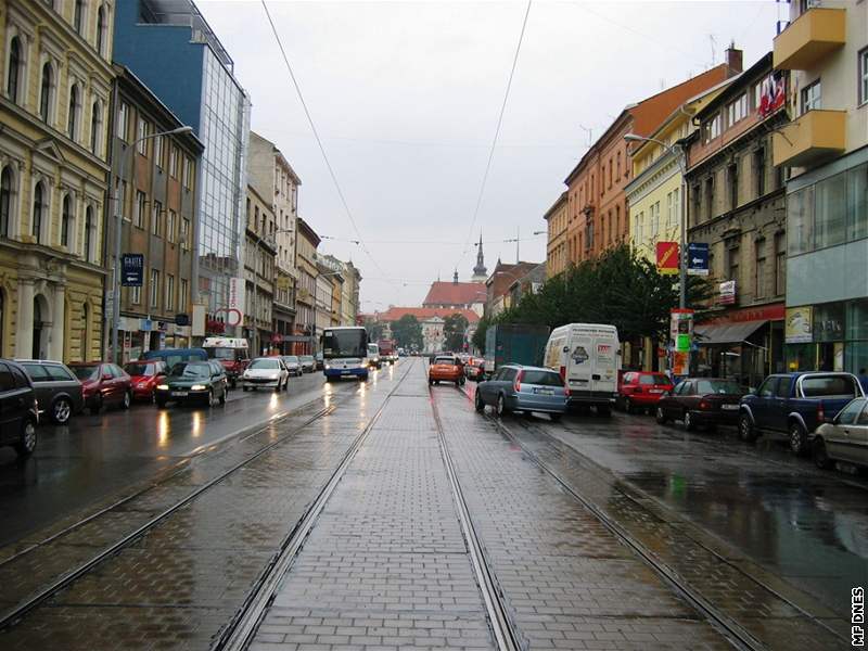 Kolony aut na Lidické ulici (smr Moravské námstí), Brno 15. záí 2008