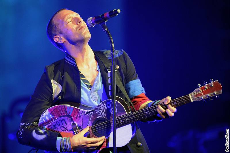 Frontman skupiny Coldplay Chris Martin piveze své kolegy 22. záí do praské O2 Areny.