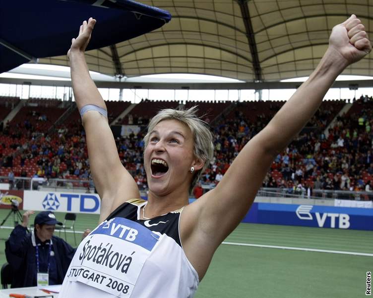 Barbora Špotáková se raduje z nového světového rekordu
